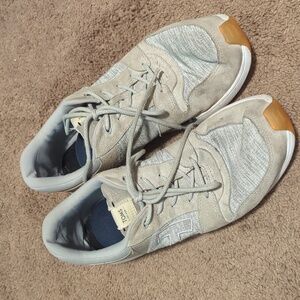 Toms tennis shoes